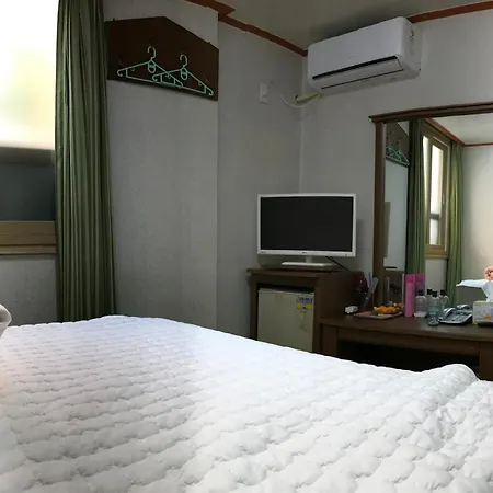 J Motel