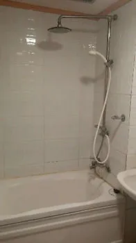 Motel J 2*