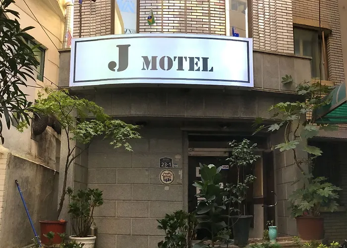 Motel J 2*
